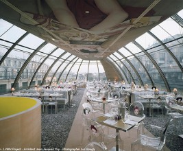 Здание Кензо в Париже: элегантный витраж вместо цинковой крыши