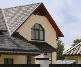 Самым популярным цветом кровель в Сибири стал коричневый