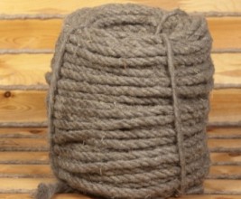 В Тымовском рабочий получил тяжелые травмы, упав с крыши трехэтажного здания