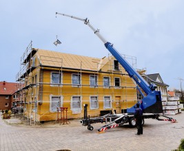 Впервые в России: кран Böcker для механизации кровельных работ