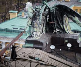 В Петербурге впервые организовали легальную прогулку по крышам