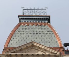 Пример деликатной реконструкции старинной крыши: Professional Roofing, февраль 2018г.