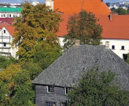 Начата реставрация крыши на самом старом деревянном здании Беларуси
