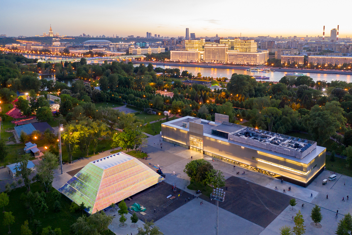 здания в парках москвы