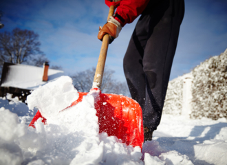 Почему снег остается на плоской кровле: анализ проектных ошибок и современные методы мониторинга